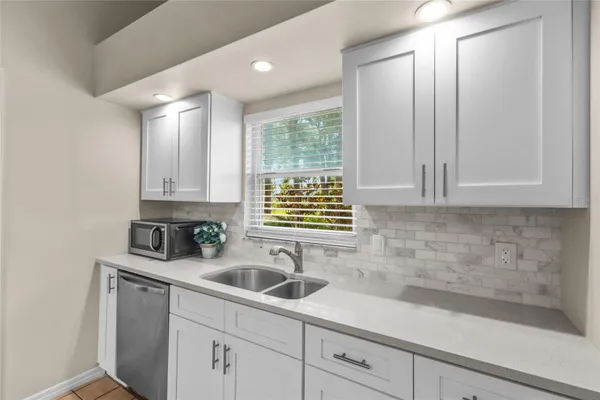 Property Slideshow image 2 of 76 | 138 southampton pl 357, Venice, FL, 34293