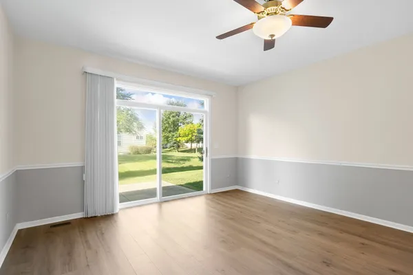 Property Slideshow image 3 of 32 | 272 enfield ln, Grayslake, IL, 60030