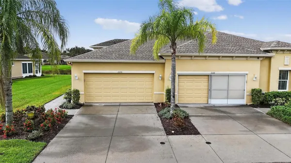 Property Slideshow image 3 of 64 | 2226 nottingham greens dr, Sun City Center, FL, 33573