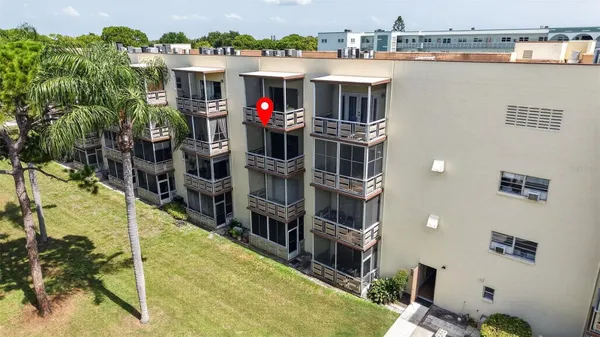Property Slideshow image 2 of 51 | 5705 80th st 309, St Petersburg, FL, 33709