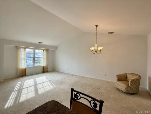 Property Slideshow image 3 of 11 | 6 morley cir, Melville, NY, 11747