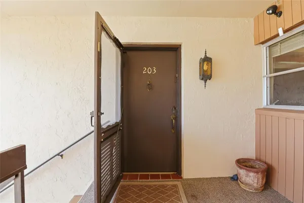 Property Slideshow image 3 of 39 | 2447 clubhouse cir 203, Sarasota, FL, 34232