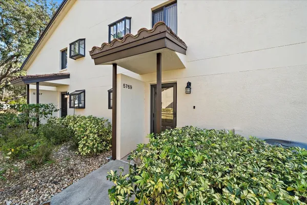 Property Slideshow image 2 of 34 | 5769 gardens dr 101, Sarasota, FL, 34243