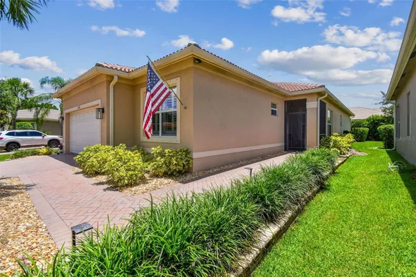 Property Slideshow image 2 of 48 | 5103 shady stone pl, Wimauma, FL, 33598