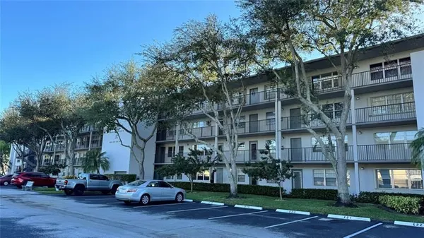 Property Slideshow image 2 of 26 | 300 sw 134th way apt 304e, Pembroke Pines, FL, 33027
