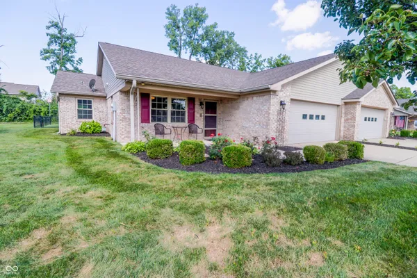 Property Slideshow image 3 of 46 | 5336 oak harbor ct, Indianapolis, IN, 46237