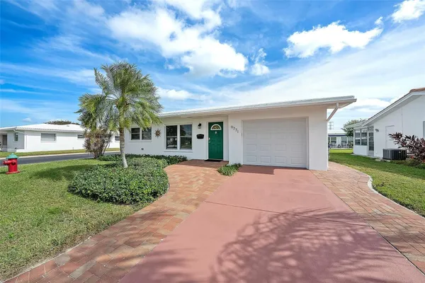 Property Slideshow image 2 of 26 | 9771 37th st n # 4, Pinellas Park, FL, 33782