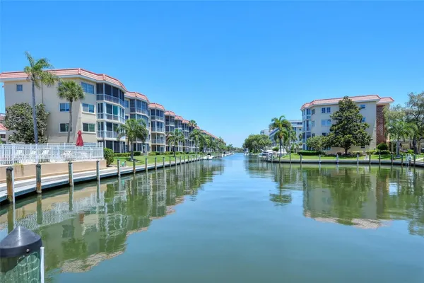Property Slideshow image 3 of 78 | 1257 s portofino dr 307, Sarasota, FL, 34242