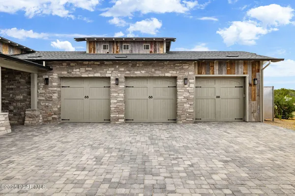 Property Slideshow image 3 of 48 | 15610 n silent moon ln, Prescott, AZ, 86305