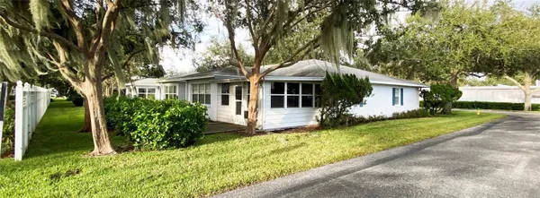 Property Slideshow image 2 of 13 | 1518 oakview cir, Winter Haven, FL, 33880