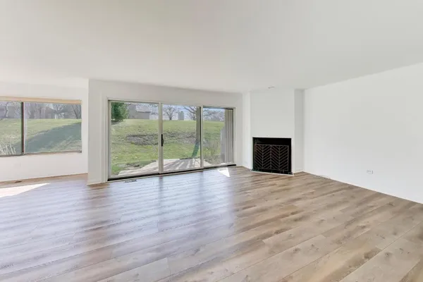 Property Slideshow image 3 of 37 | 83c thornhill ln c, Lake Barrington, IL, 60010