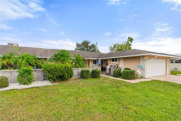 Property Slideshow image 2 of 27 | 1503 n pebble beach blvd, Sun City Center, FL, 33573