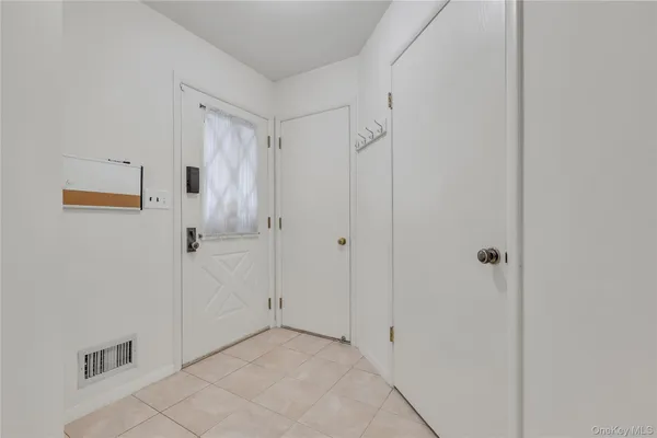 Property Slideshow image 3 of 49 | 158 carriage ct b, Yorktown, NY, 10598