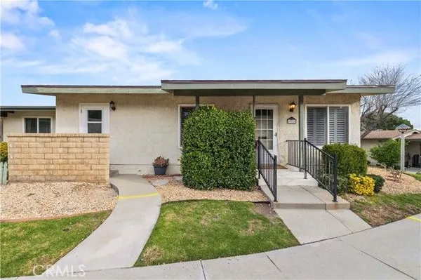 Property Slideshow image 3 of 53 | 19715 spanish oak dr, Newhall, CA, 91321
