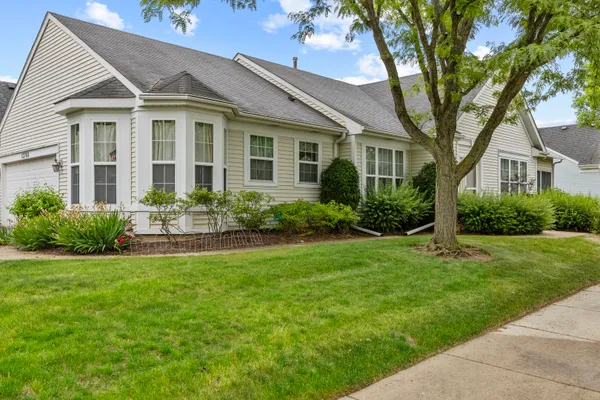 Property Slideshow image 2 of 23 | 13761 s redbud dr, Plainfield, IL, 60544