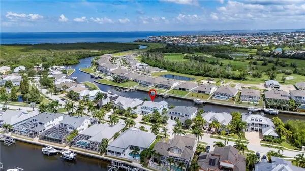 Property Slideshow image 2 of 100 | 715 islebay dr, Apollo Beach, FL, 33572
