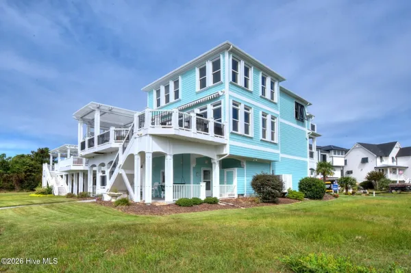 Property Slideshow image 3 of 113 | 4427 midshipman ct, Southport, NC, 28461