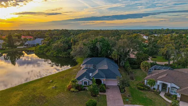 Property Slideshow image 3 of 100 | 8117 misty oaks blvd, Sarasota, FL, 34243