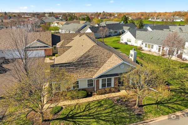 Property Slideshow image 3 of 30 | 21450 lake st clair dr, Crest Hill, IL, 60403