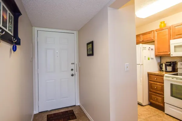 Property Slideshow image 2 of 37 | 408 cerromar cir 236, Venice, FL, 34293
