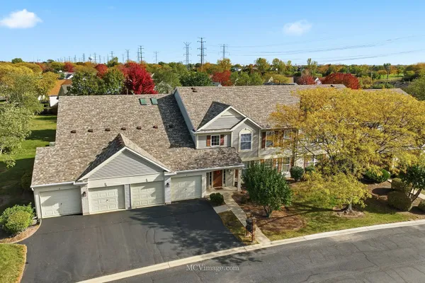 Property Slideshow image 2 of 27 | 13841 s bristlecone ln a, Plainfield, IL, 60544