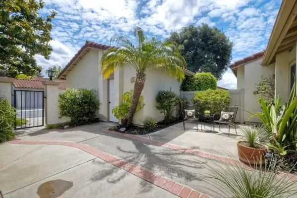 Property Slideshow image 2 of 33 | 1973 fairlee dr, Encinitas, CA, 92024