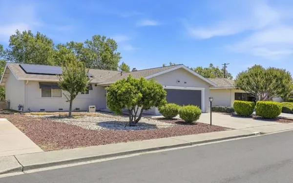 Property Slideshow image 3 of 47 | 164 carlsbad cir, Vacaville, CA, 95687