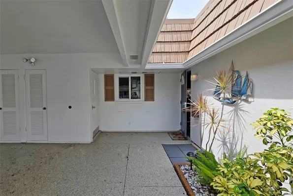 Property Slideshow image 3 of 42 | 5468 riverbluff cir v-40, Sarasota, FL, 34231