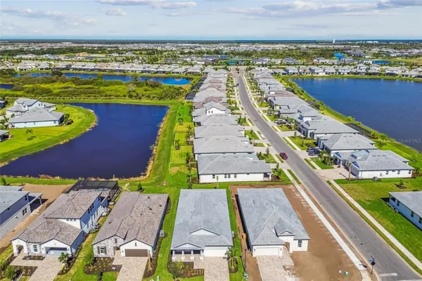 Property Slideshow image 2 of 41 | 17139 savory mist cir, Lakewood Ranch, FL, 34211