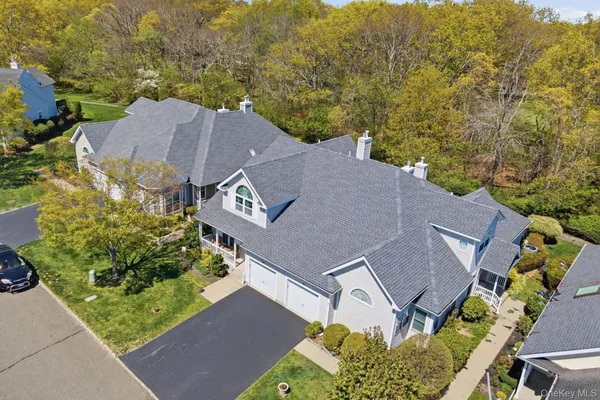 Property Slideshow image 2 of 24 | 156 scenic lake dr, Riverhead, NY, 11901