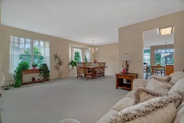 Property Slideshow image 3 of 32 | 21201 lily lake ln, Crest Hill, IL, 60403