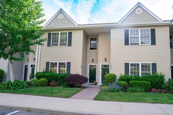 Property Slideshow image 2 of 29 | 1165 savoy dr, Huntington, NY, 11747
