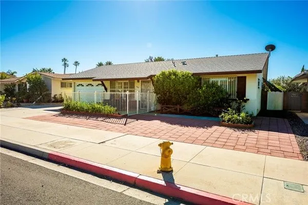 Property Slideshow image 2 of 25 | 1461 w mayberry ave, Hemet, CA, 92543