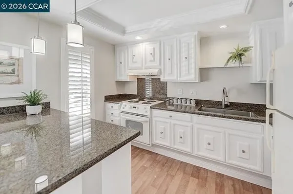 Property Slideshow image 2 of 36 | 1324 canyonwood ct 1, Walnut Creek, CA, 94595