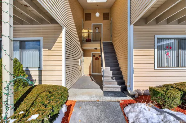 Property Slideshow image 2 of 32 | 96 molly pitcher ln h, Yorktown Heights, NY, 10598