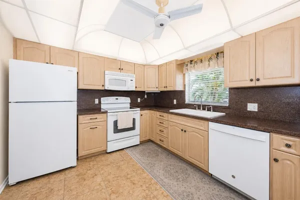 Property Slideshow image 3 of 50 | 4700 cove cir 208, St Petersburg, FL, 33708