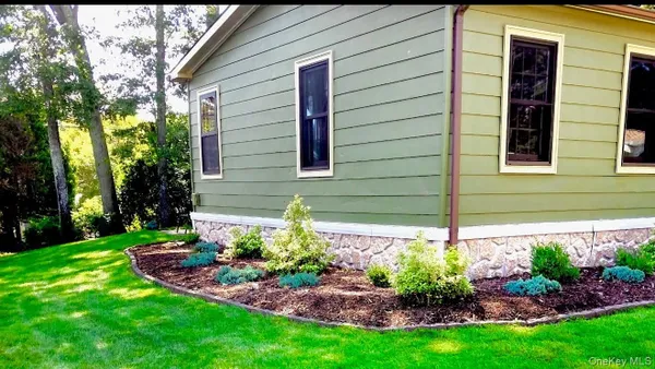 Property Slideshow image 3 of 25 | 1661 old country rd 476, Riverhead, NY, 11901