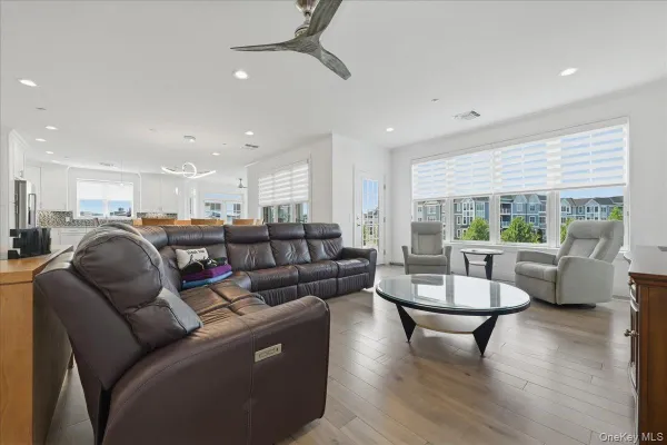 Property Slideshow image 3 of 31 | 33204 spruce pond cir, Oyster Bay, NY, 11803