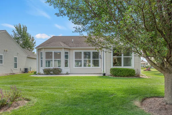 Property Slideshow image 2 of 5 | 3364 comstock ct, Mundelein, IL, 60060