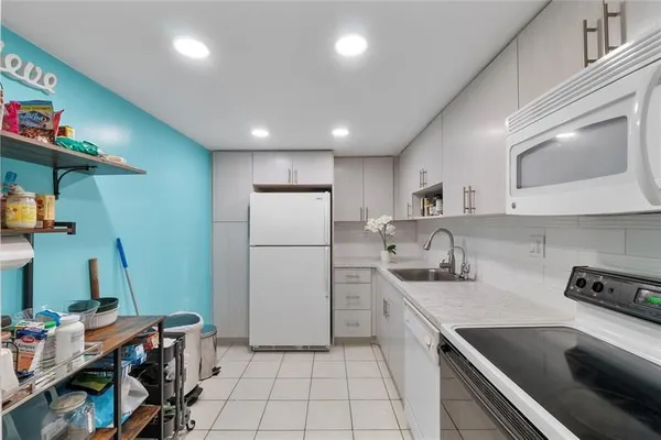 Property Slideshow image 3 of 13 | 7750 w mcnab rd 203, Tamarac, FL, 33321