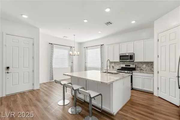 Property Slideshow image 3 of 51 | 209 bellini peak ave, Henderson, NV, 89011