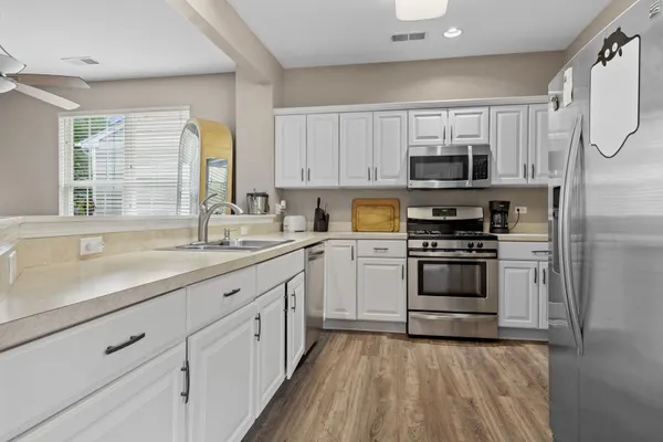 Property Slideshow image 2 of 21 | 13243 sierra glen rd, Huntley, IL, 60142