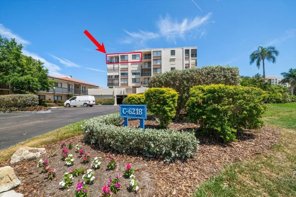 Property Slideshow image 2 of 34 | 6218 palma del mar blvd s apt 606, St Petersburg, FL, 33715