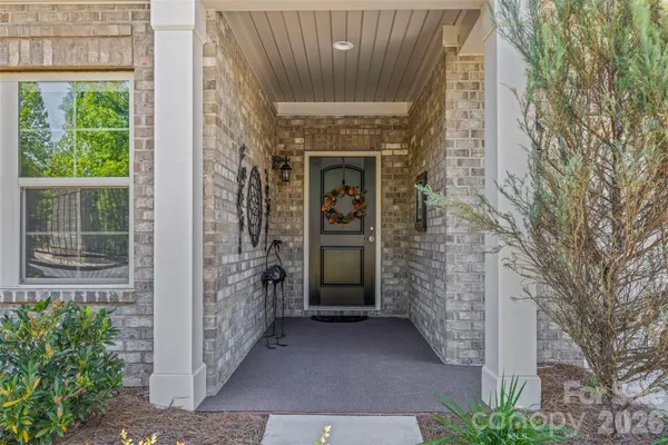 Property Slideshow image 3 of 48 | 935 stone village dr, Tega Cay, SC, 29708