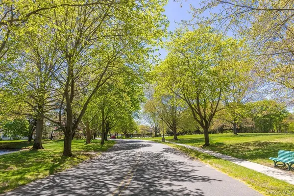 Property Slideshow image 2 of 26 | 604 cabot ct 604, Smithtown, NY, 11780