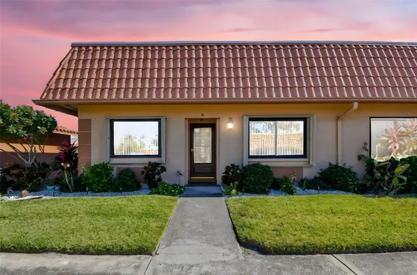 Property Slideshow image 2 of 43 | 19029 us highway 19 n apt 27a, Clearwater, FL, 33764