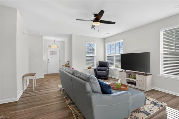 Property Slideshow image 3 of 31 | 105 cathedral st, Smithfield, VA, 23430