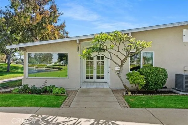 Property Slideshow image 2 of 32 | 1740 tam o'shanter rd 1a, Seal Beach, CA, 90740