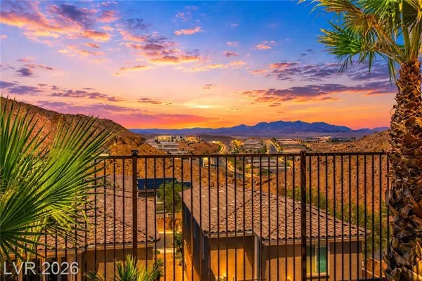 Property Slideshow image 3 of 42 | 44 moon hill dr, Henderson, NV, 89011