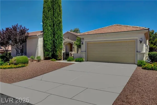 Property Slideshow image 3 of 66 | 2312 perrysburg dr, Henderson, NV, 89044